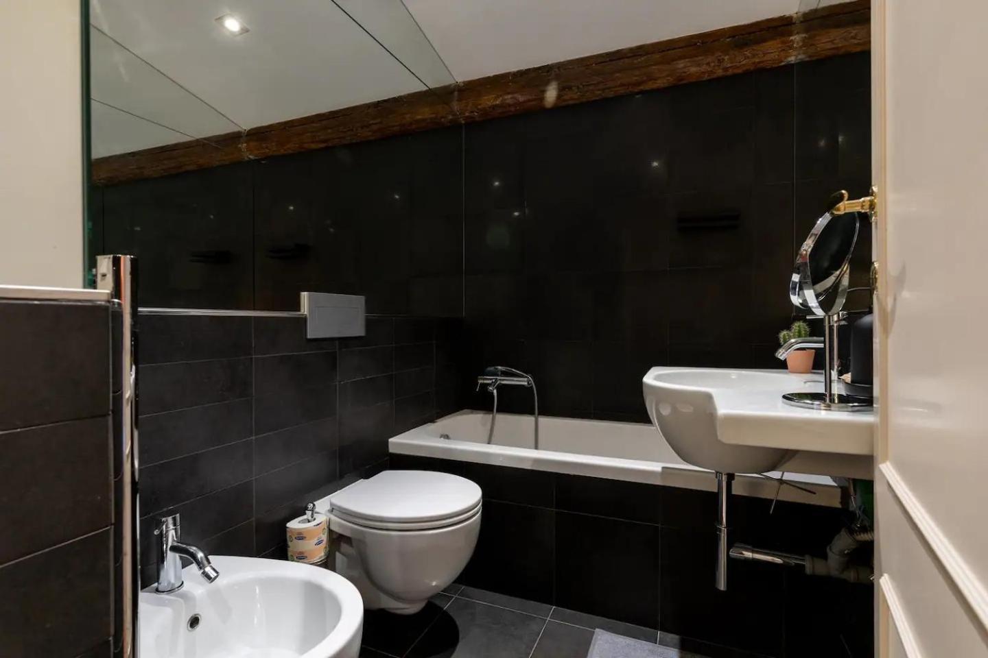 15 Min From Piazza Venezia Skyline Sanctuary In Trastevere Exterior photo